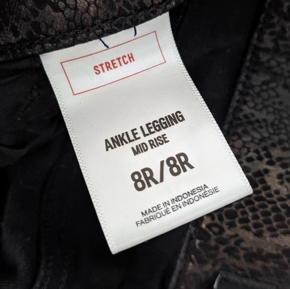 Express Mid Rise Ankle Legging - Picture 7 of 7